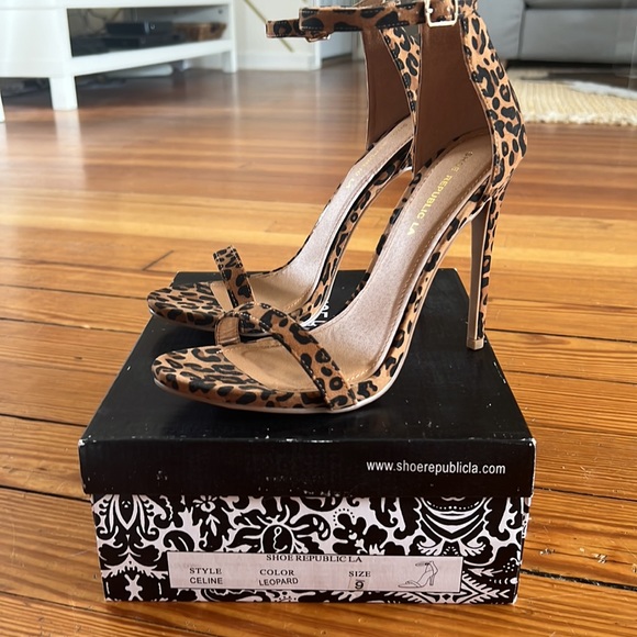Leopard ankle strap heels - Picture 2 of 3